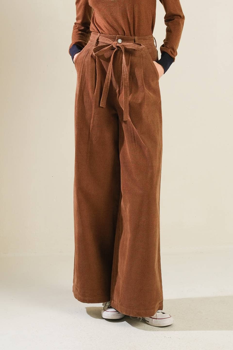 A solid woven pant - FP1296: Beige / Contemporary / M