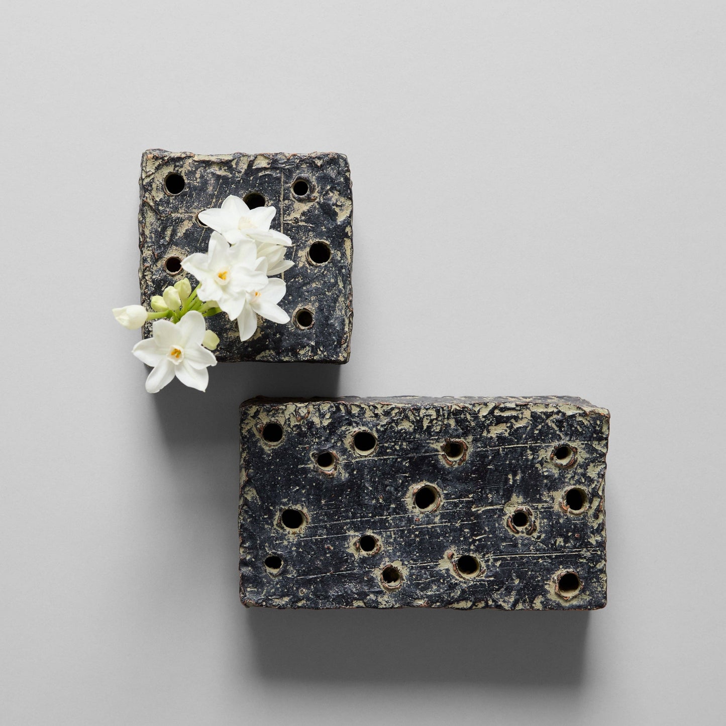 Ceramic Frogs Block: Grey Patina / Rectangle