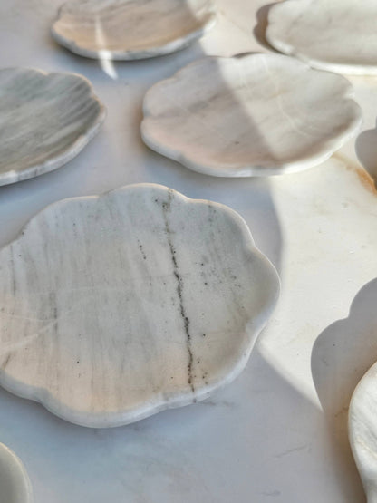 Scalloped Round Marble Tray | White