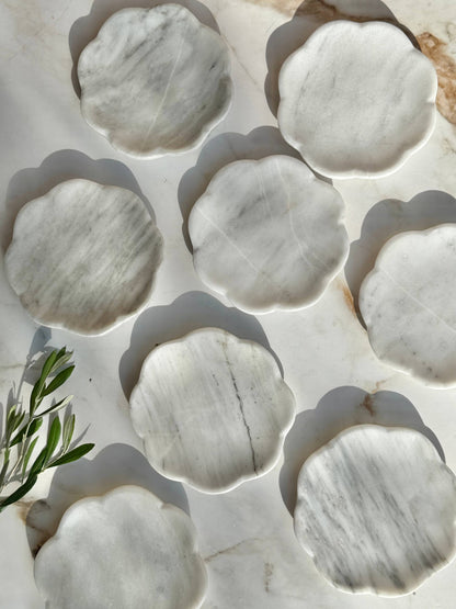 Scalloped Round Marble Tray | White