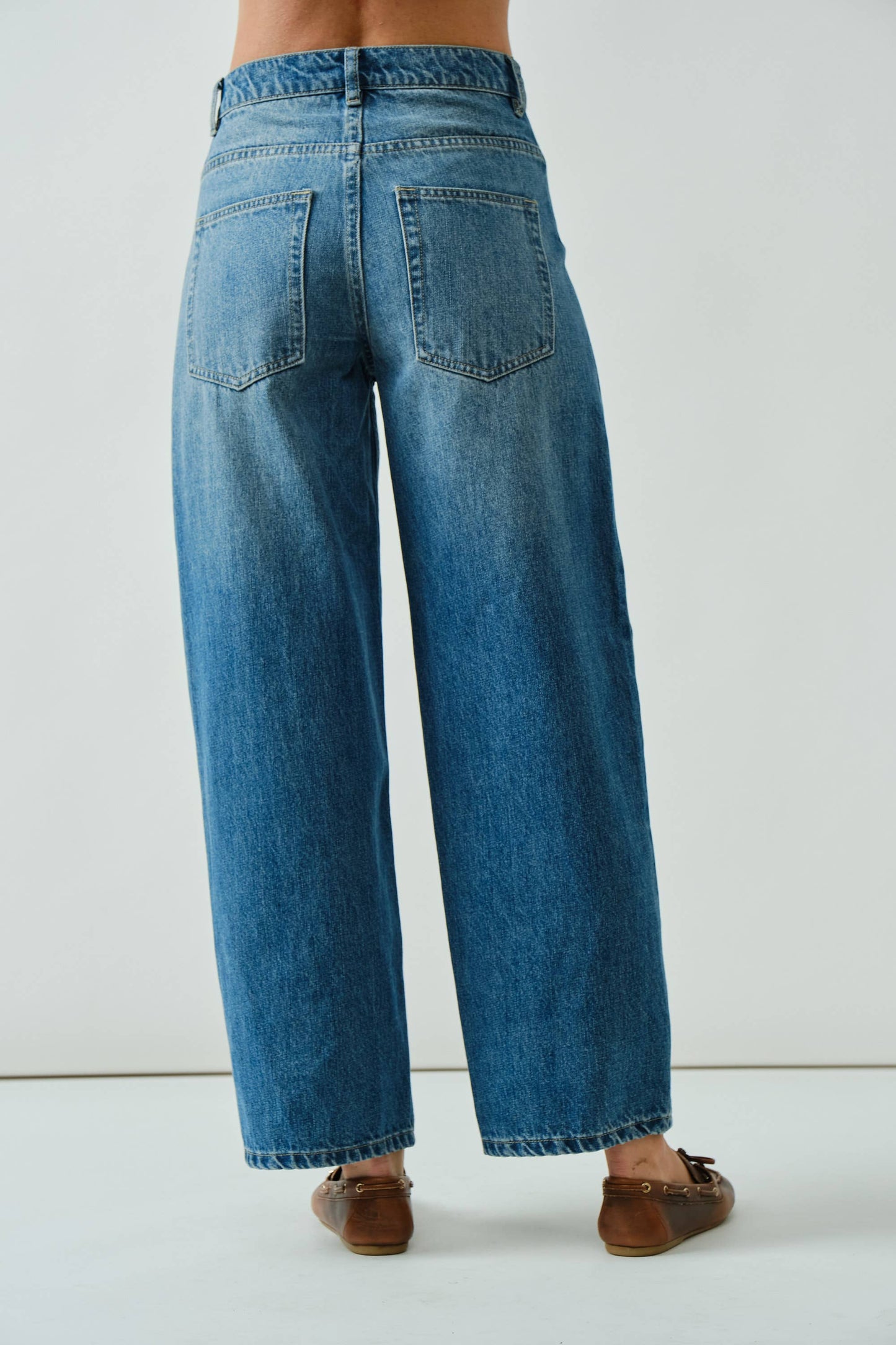 Slim Semi Barrel Jeans | Medium Wash