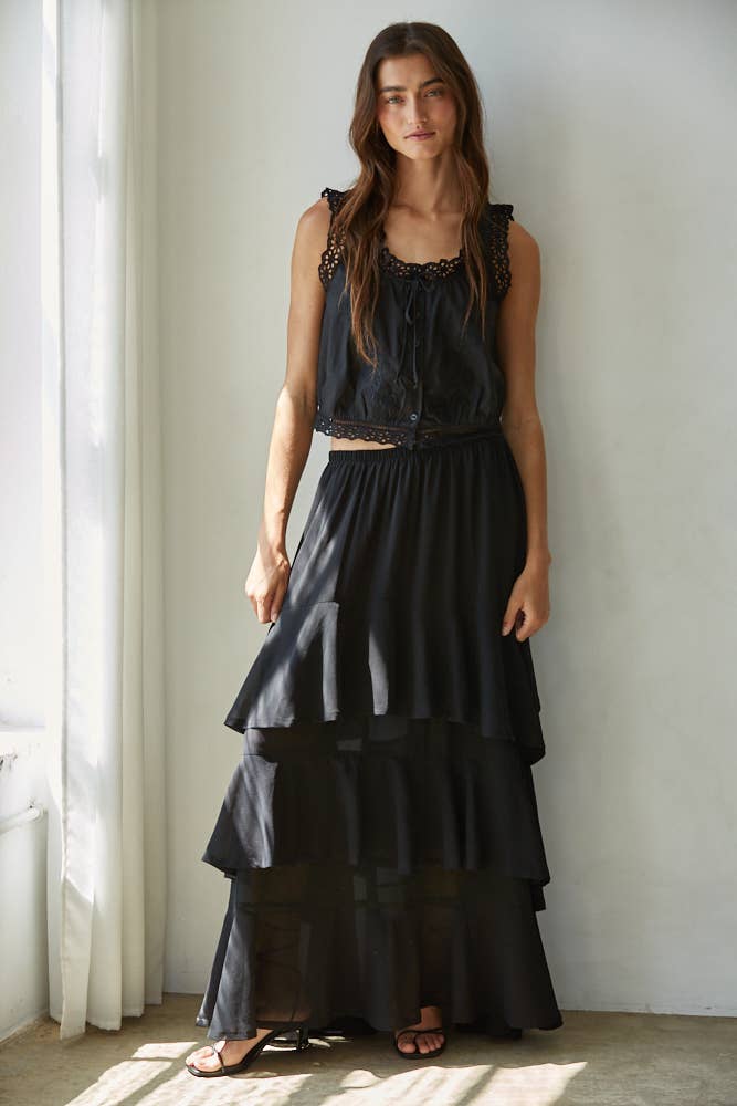 L8573 | Woven Cotton Embroidered Button Down Sleeveless Top: Black / L