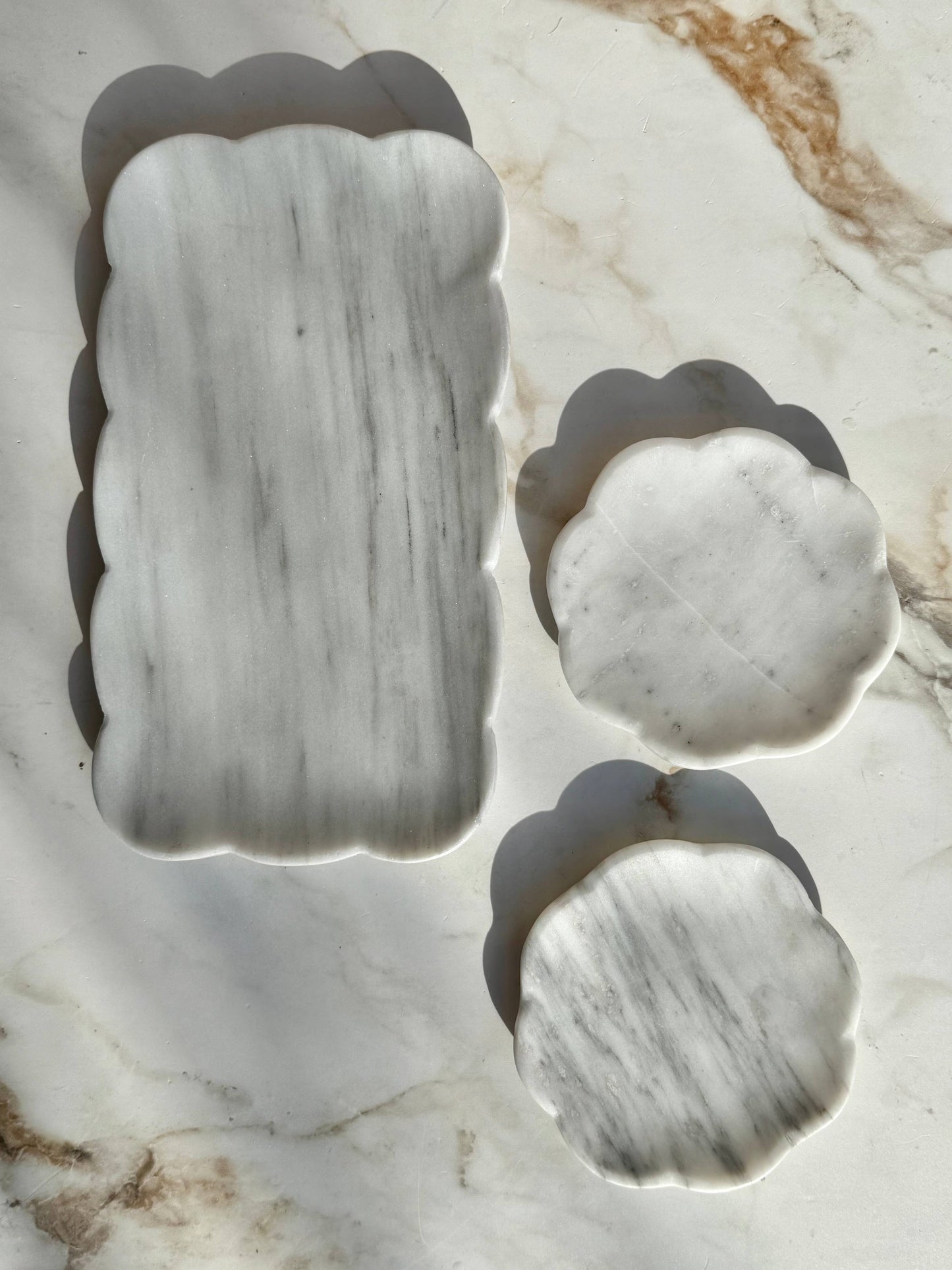 Scalloped Round Marble Tray | White