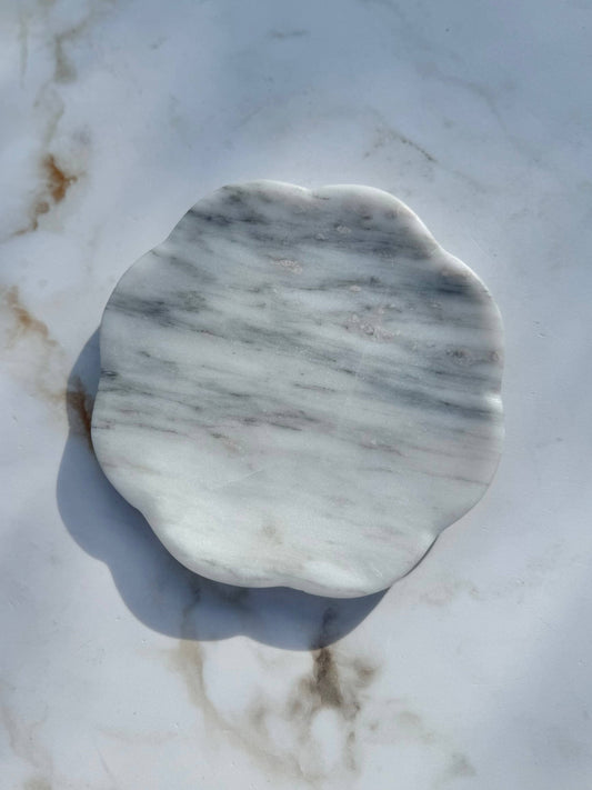 Scalloped Round Marble Tray | White