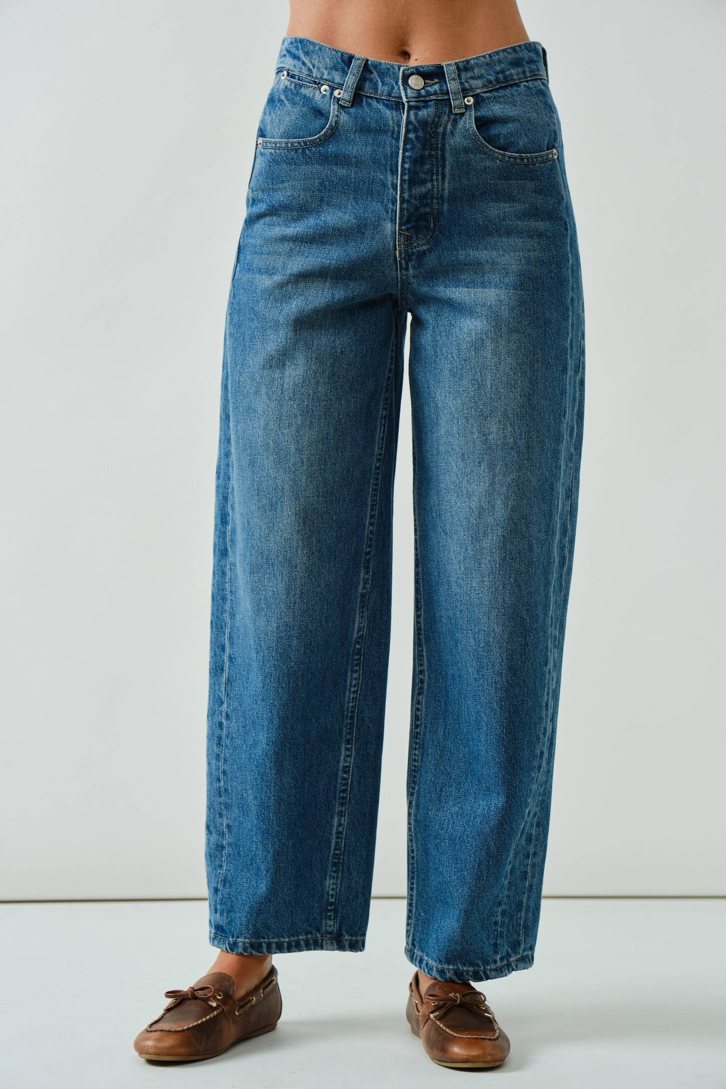 Slim Semi Barrel Jeans | Medium Wash