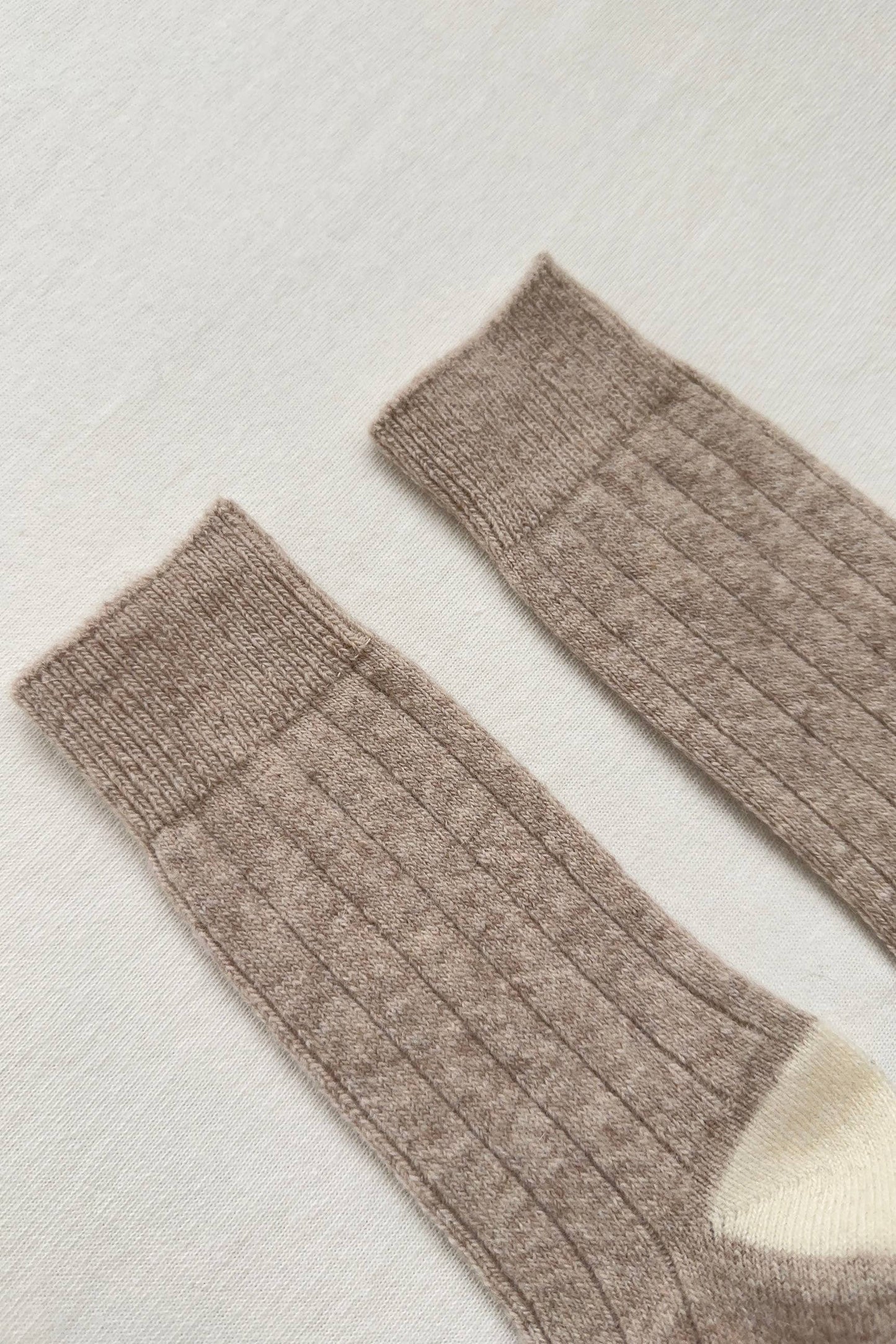 Classic Cashmere Socks: Fawn