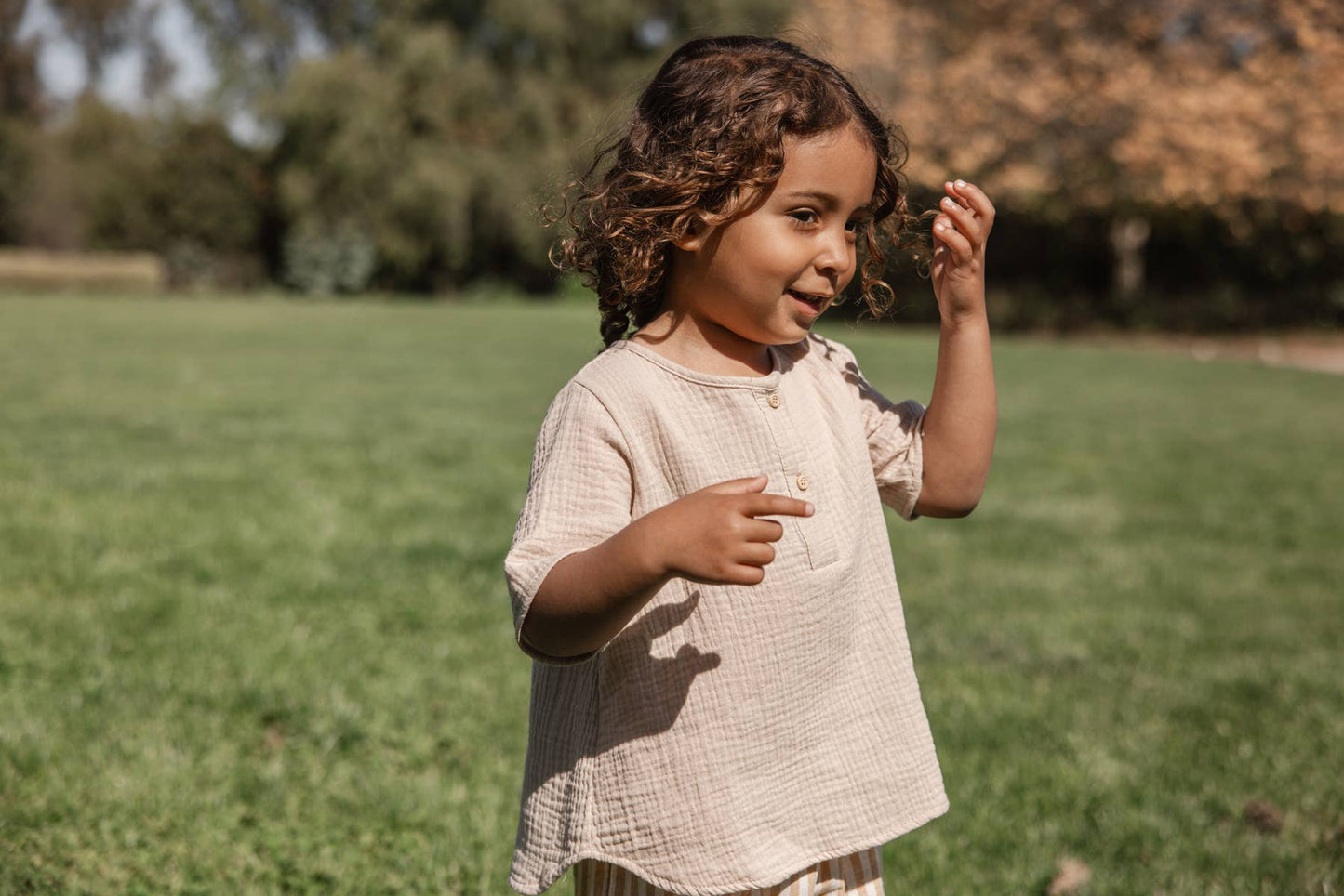 Gauze Placket Tee | Almond