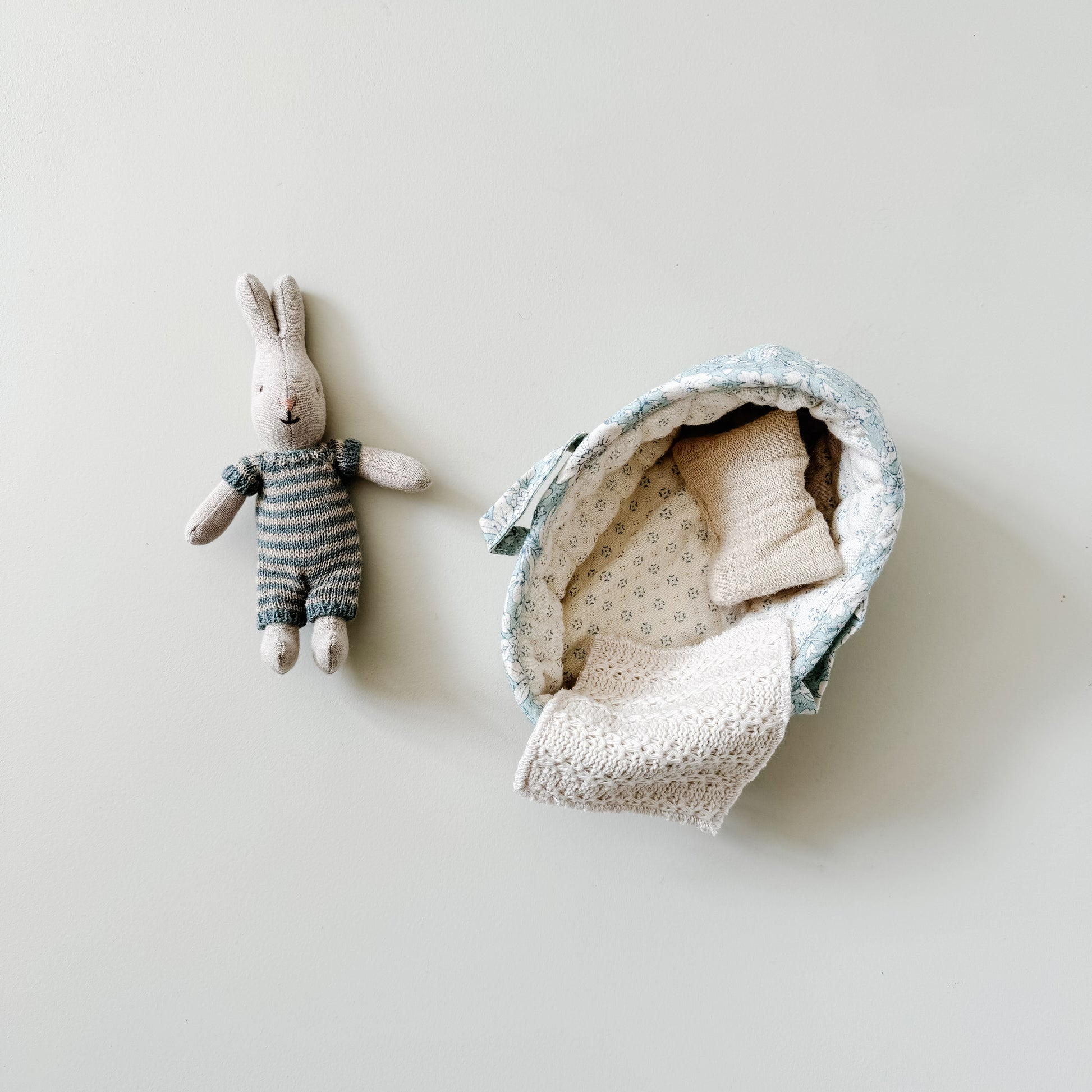 Rabbit in carry cot | Micro | Maileg