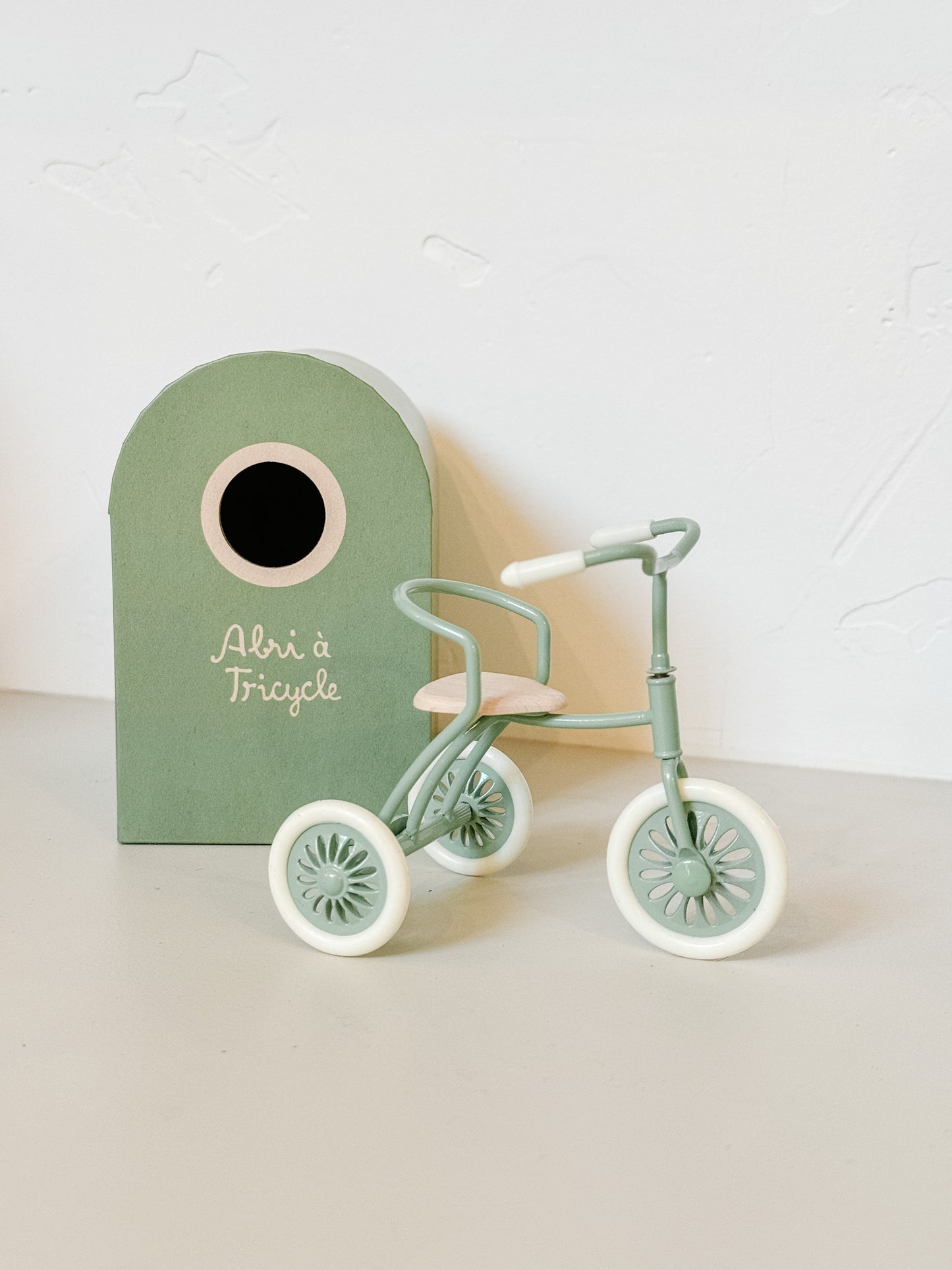 Abri a’ tricycle | Mouse | Green | Maileg