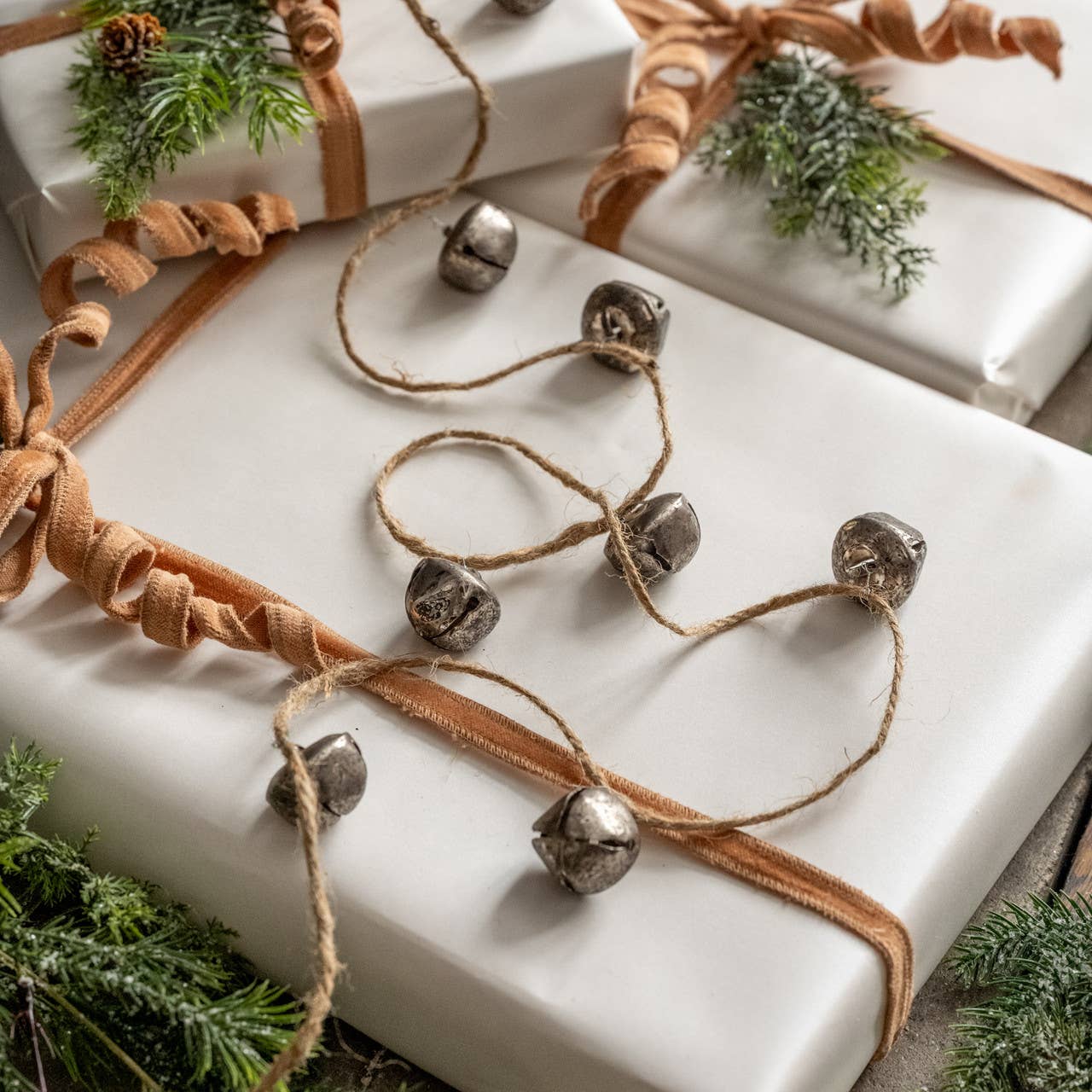 6' ANTIQUED 1.25" SILVER BELL GARLAND