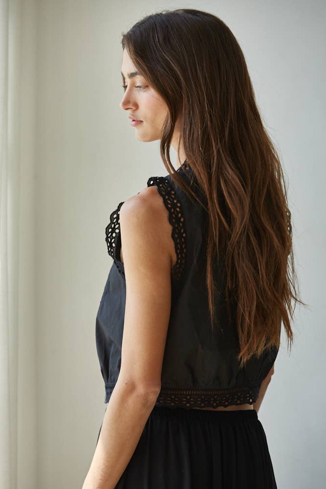 L8573 | Woven Cotton Embroidered Button Down Sleeveless Top: Black / M